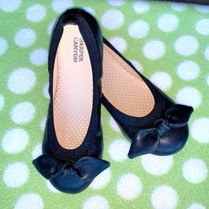 Harper Canyon girls black flats with bow size 1